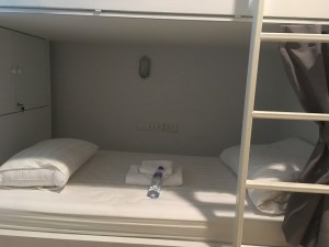 Bett im Ratana Boutique Hostel